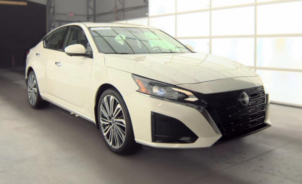 Used 2023 Nissan Altima 2.5 SL Sedan