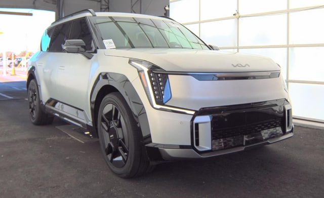 Used 2024 Kia Ev9 GT-Line with VIN KNDAEFS57R6033475 for sale in Huntley, IL