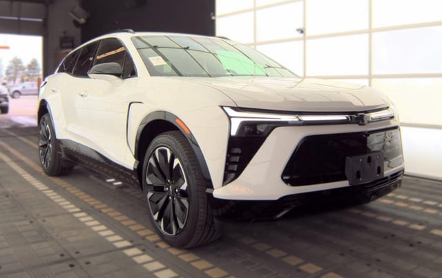Used 2024 Chevrolet Blazer EV RS with VIN 3GNKDCRJ7RS157497 for sale in Huntley, IL