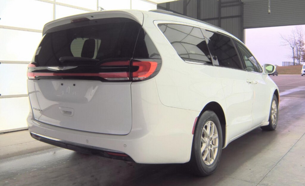 Used 2022 Chrysler Pacifica Touring L Minivan/Van