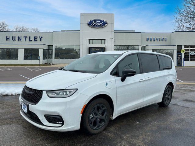 2024 Chrysler Pacifica Hybrid Select S-Appearance PHEV's photo