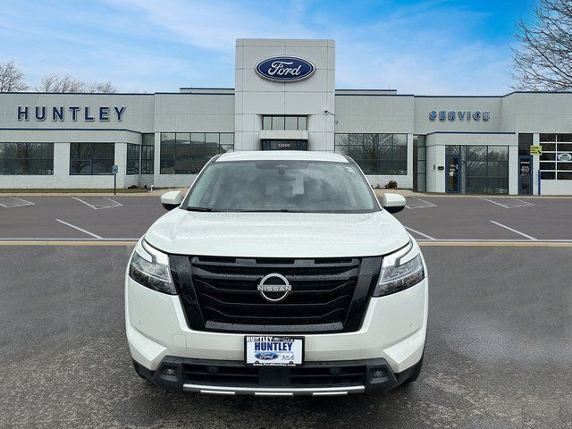 2023 Nissan Pathfinder SL photo 2