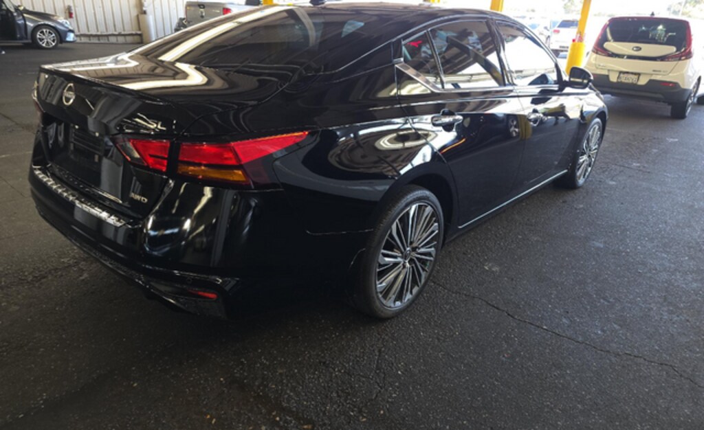 Used 2023 Nissan Altima 2.5 SL Sedan