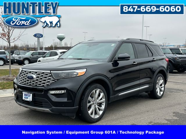2022 Ford Explorer Platinum's photo