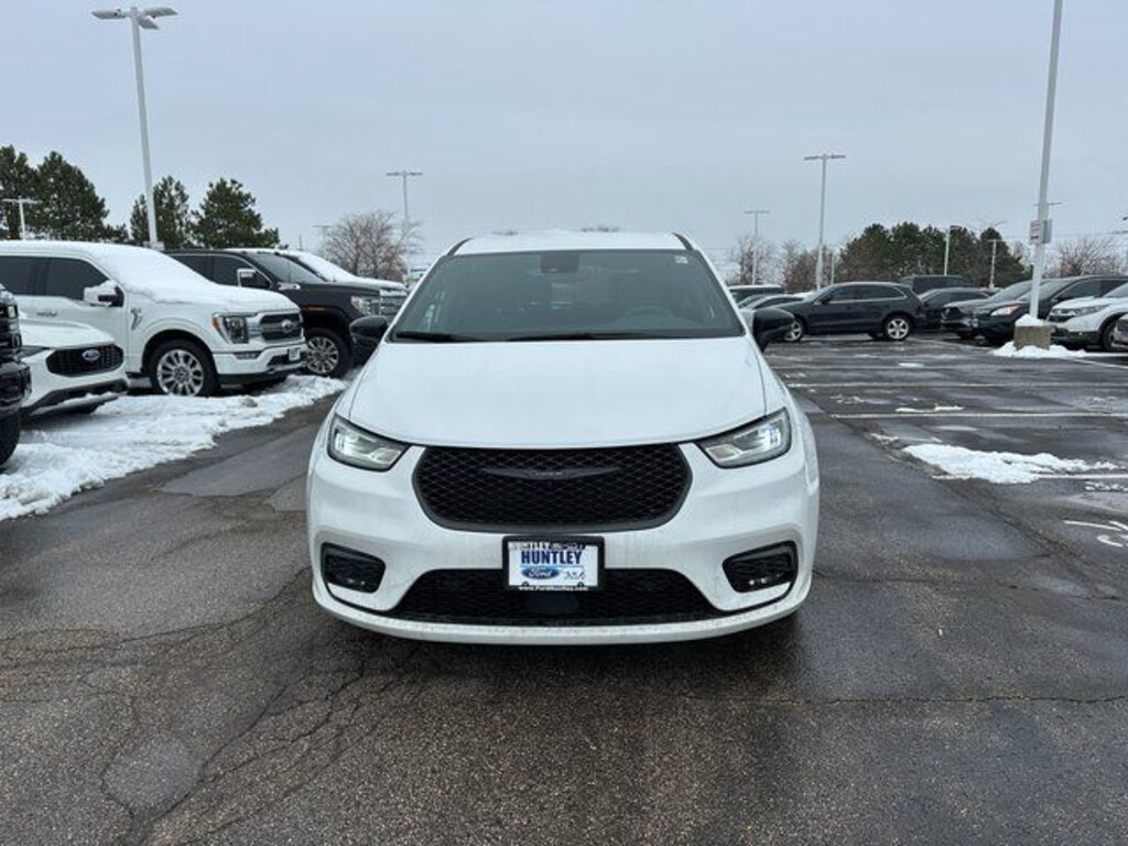 Used 2024 Chrysler Pacifica Hybrid Select Minivan/Van