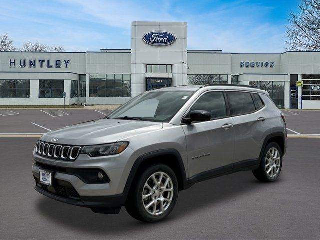 2023 Jeep Compass Latitude Lux 4X4's photo