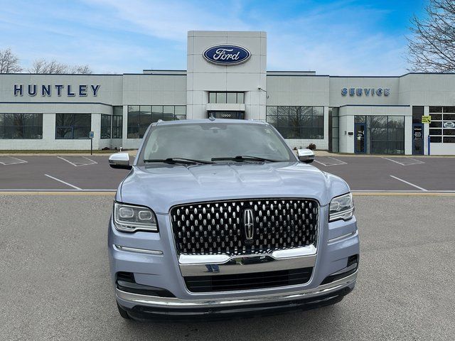 2023 Lincoln Navigator Black Label photo 2