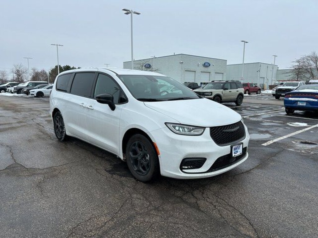Used 2024 Chrysler Pacifica Hybrid Select Minivan/Van