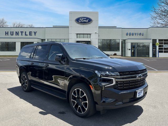 2022 Chevrolet Suburban RST photo 3