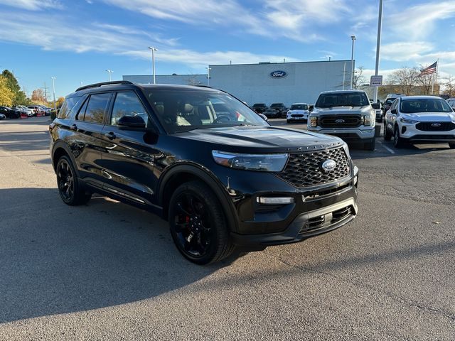 2022 Ford Explorer ST photo 3