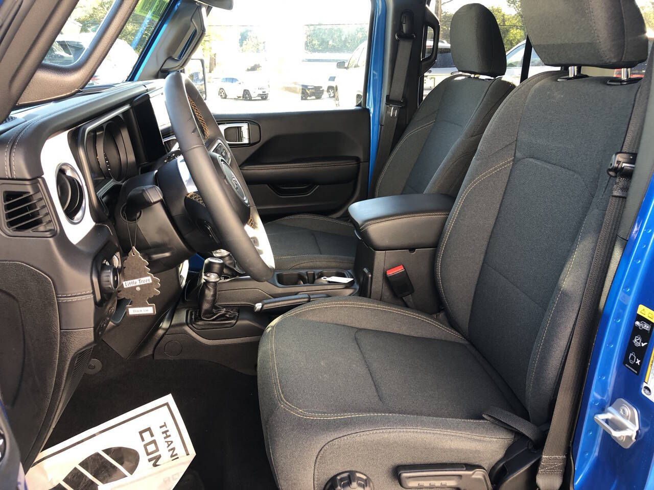 2025 Jeep Wrangler 4-Door Sahara - Photo 11