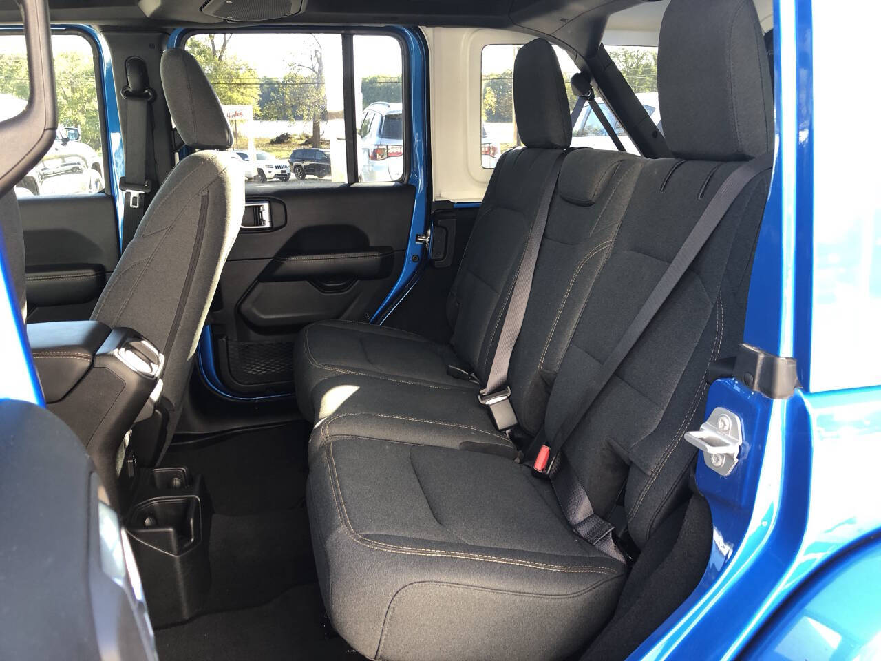 2025 Jeep Wrangler 4-Door Sahara - Photo 22