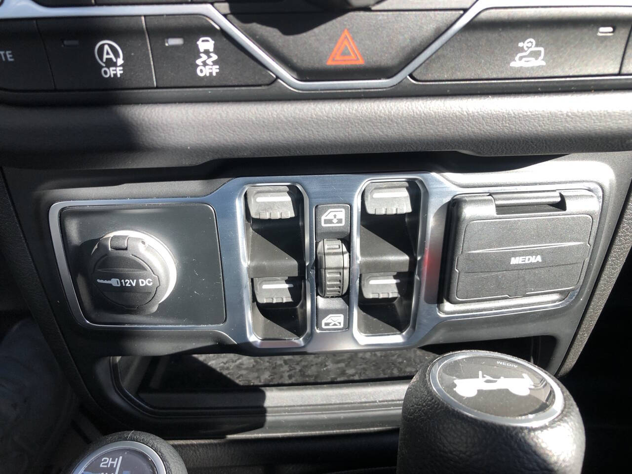 2025 Jeep Wrangler 4-Door Sahara - Photo 19