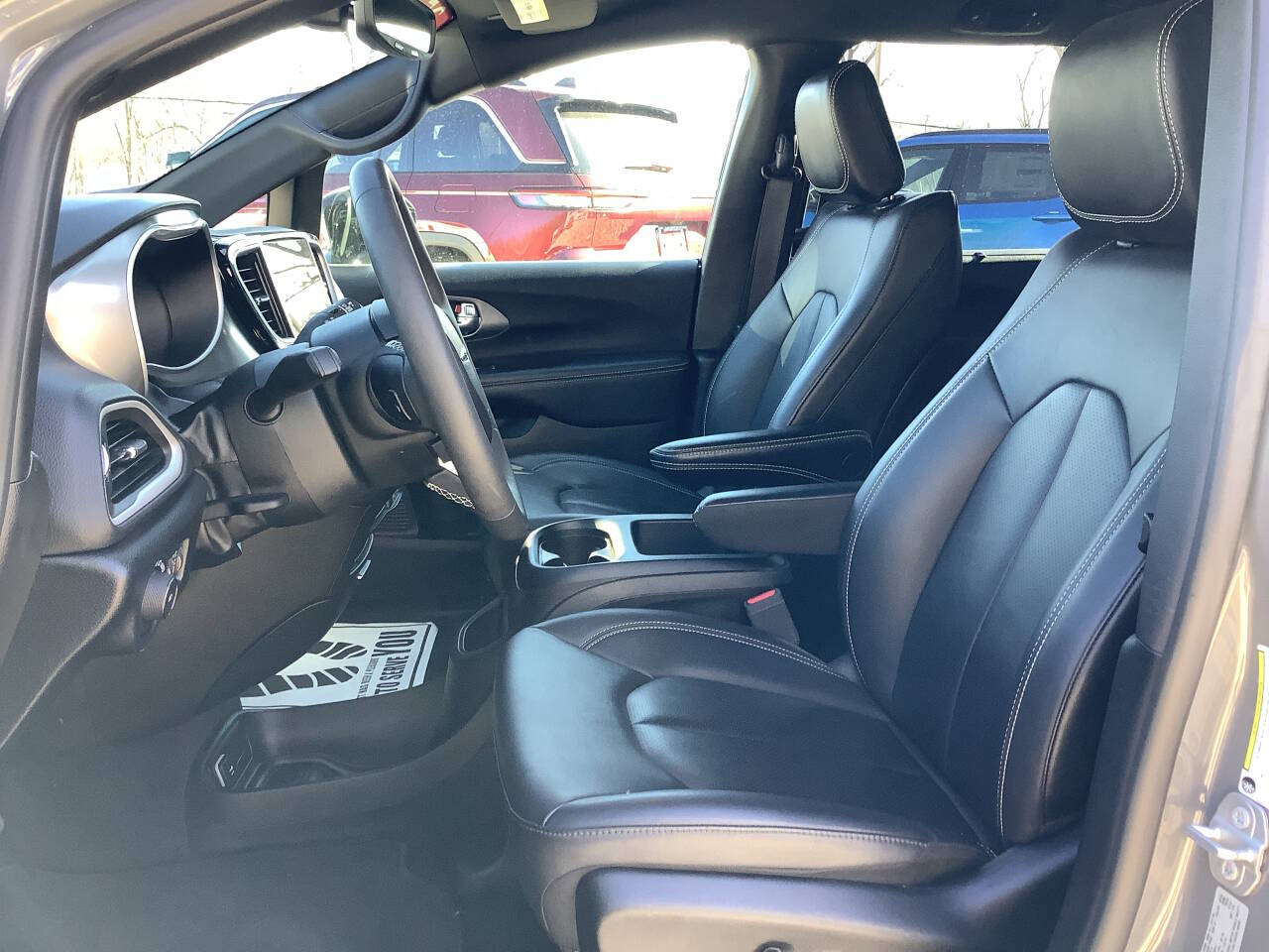 2025 Chrysler Pacifica Select - Photo 12