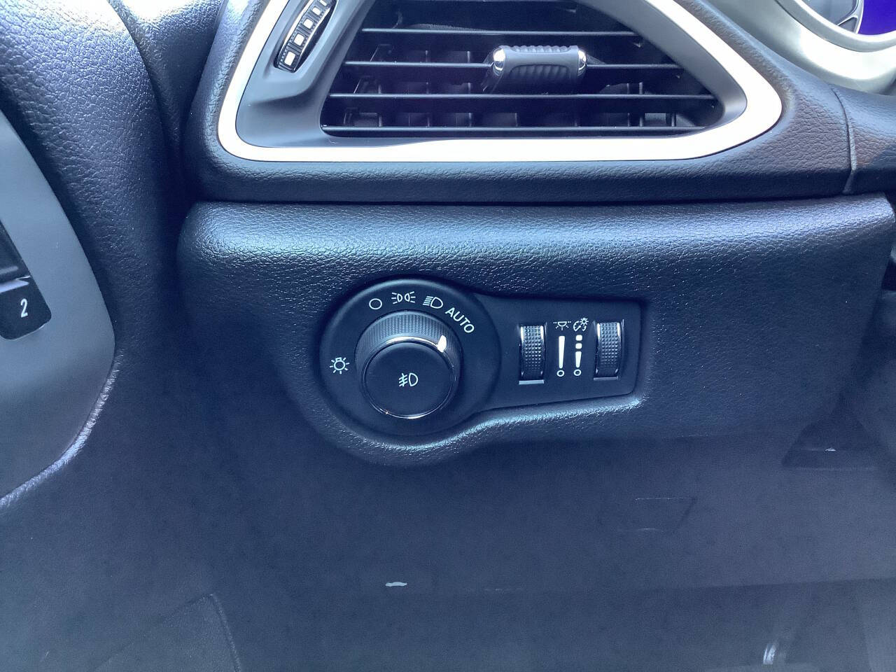 2025 Chrysler Pacifica Select - Photo 13