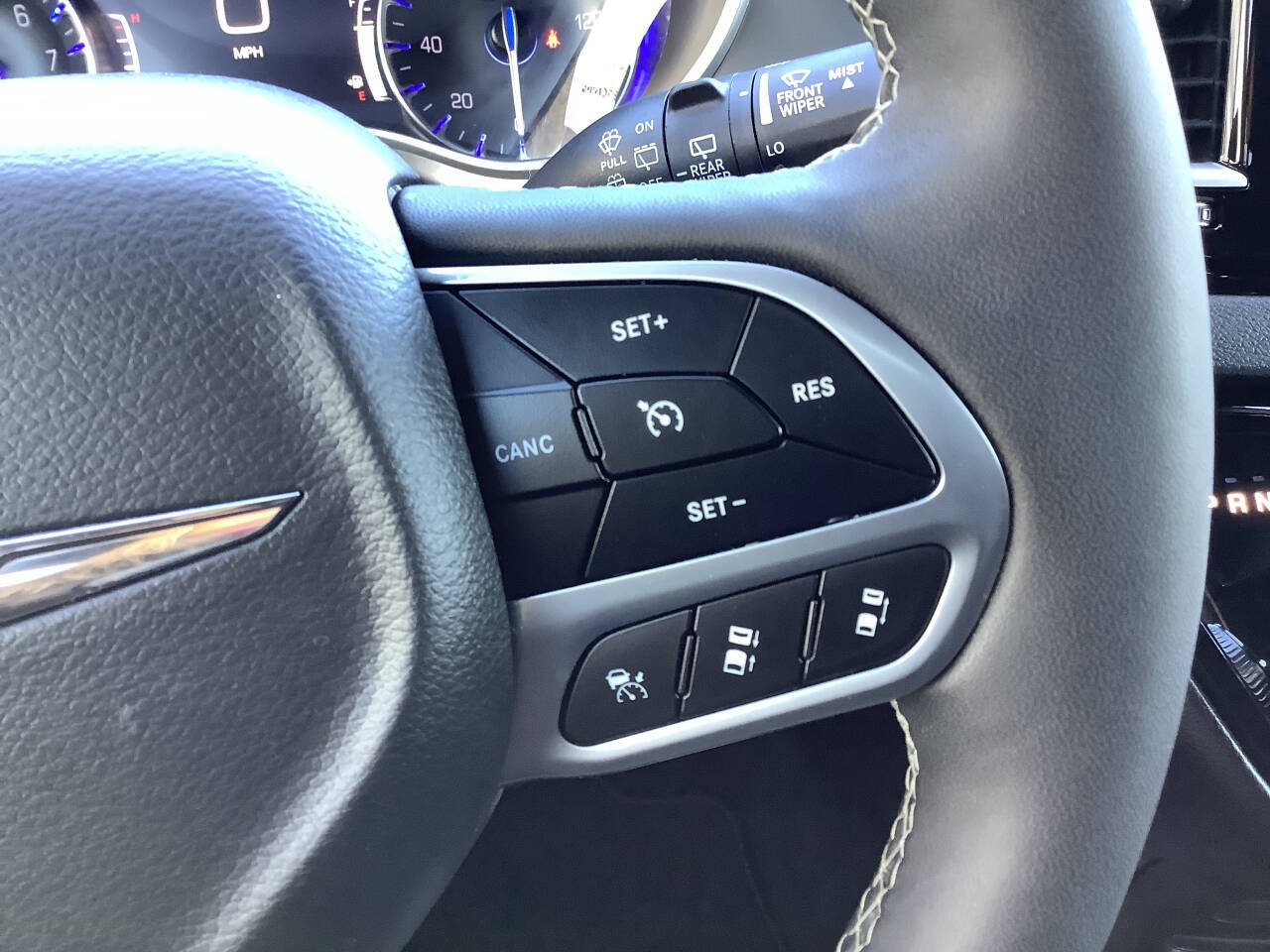 2025 Chrysler Pacifica Select - Photo 17