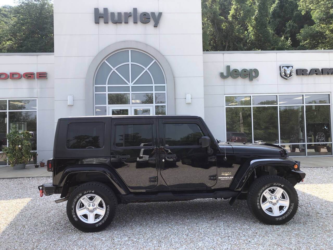 Used 2008 Jeep Wrangler Unlimited Sahara with VIN 1J4GA59198L615672 for sale in Hardin, IL