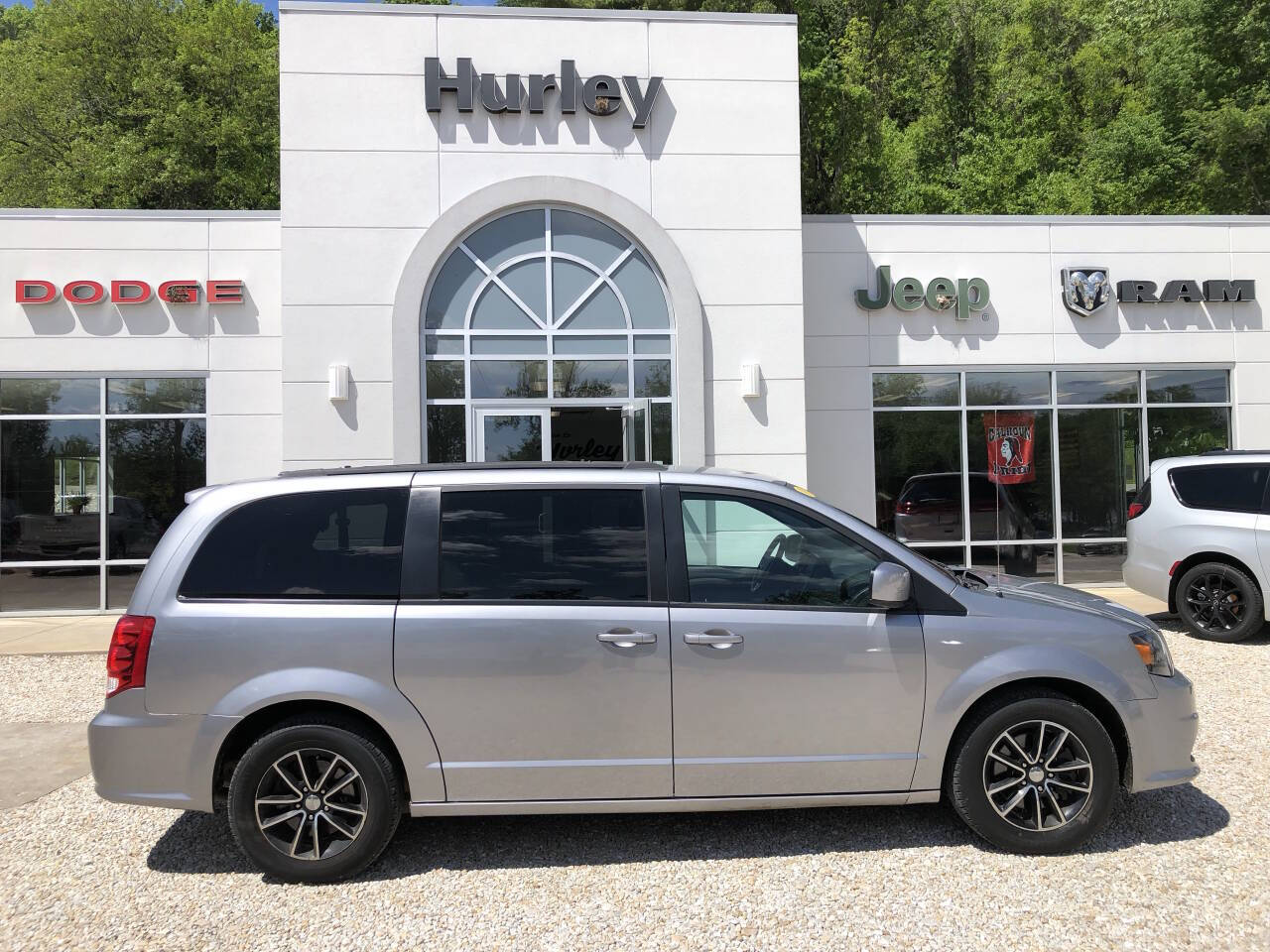 Used 2018 Dodge Grand Caravan GT with VIN 2C4RDGEG7JR281344 for sale in Hardin, IL