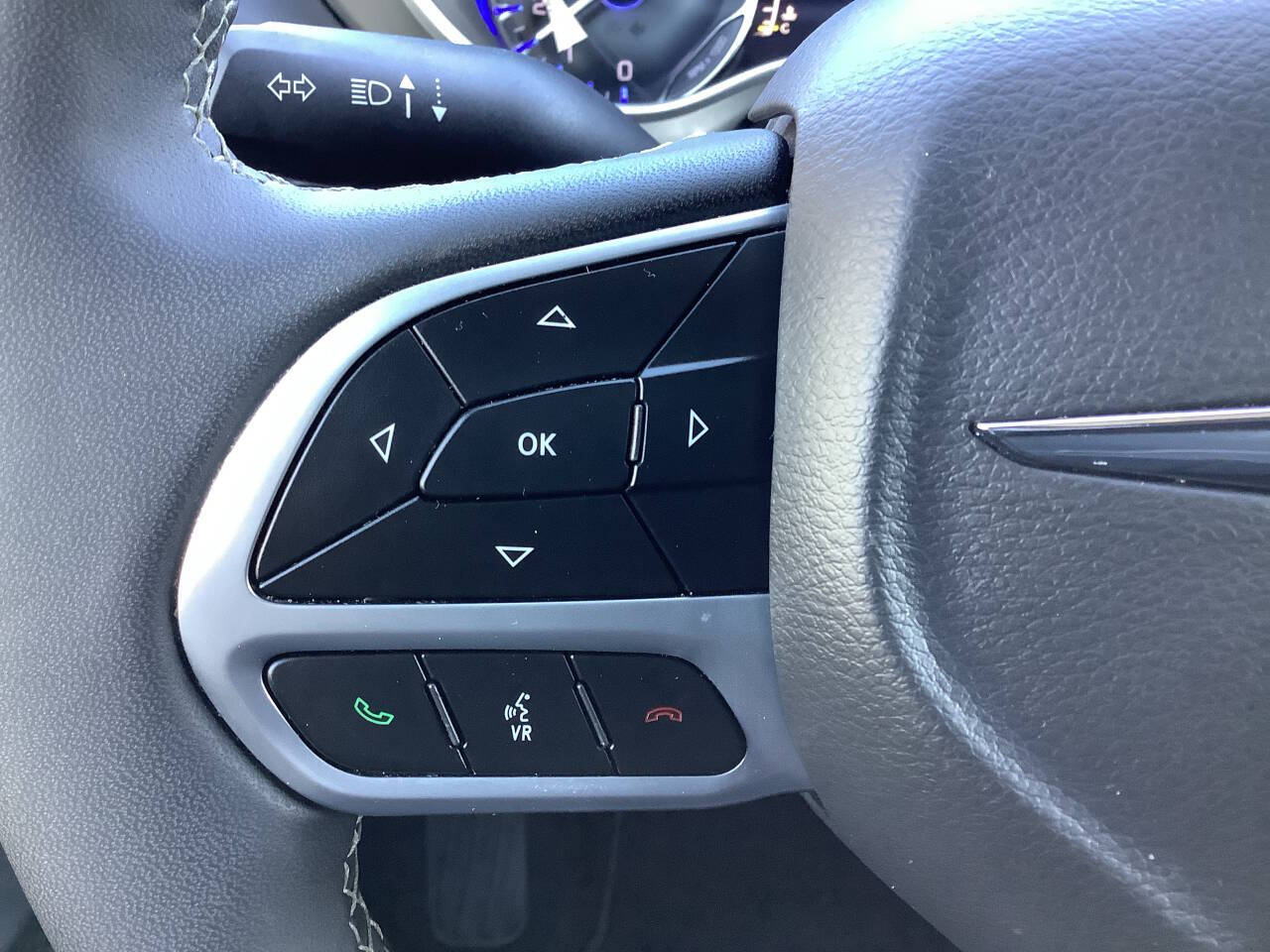 2025 Chrysler Pacifica Select - Photo 16