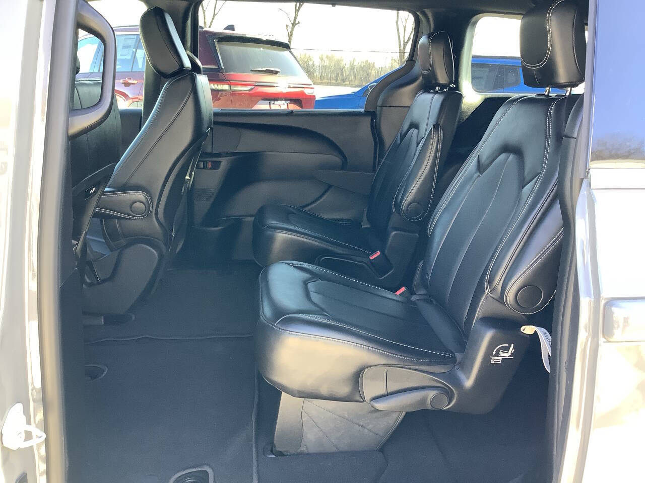 2025 Chrysler Pacifica Select - Photo 26