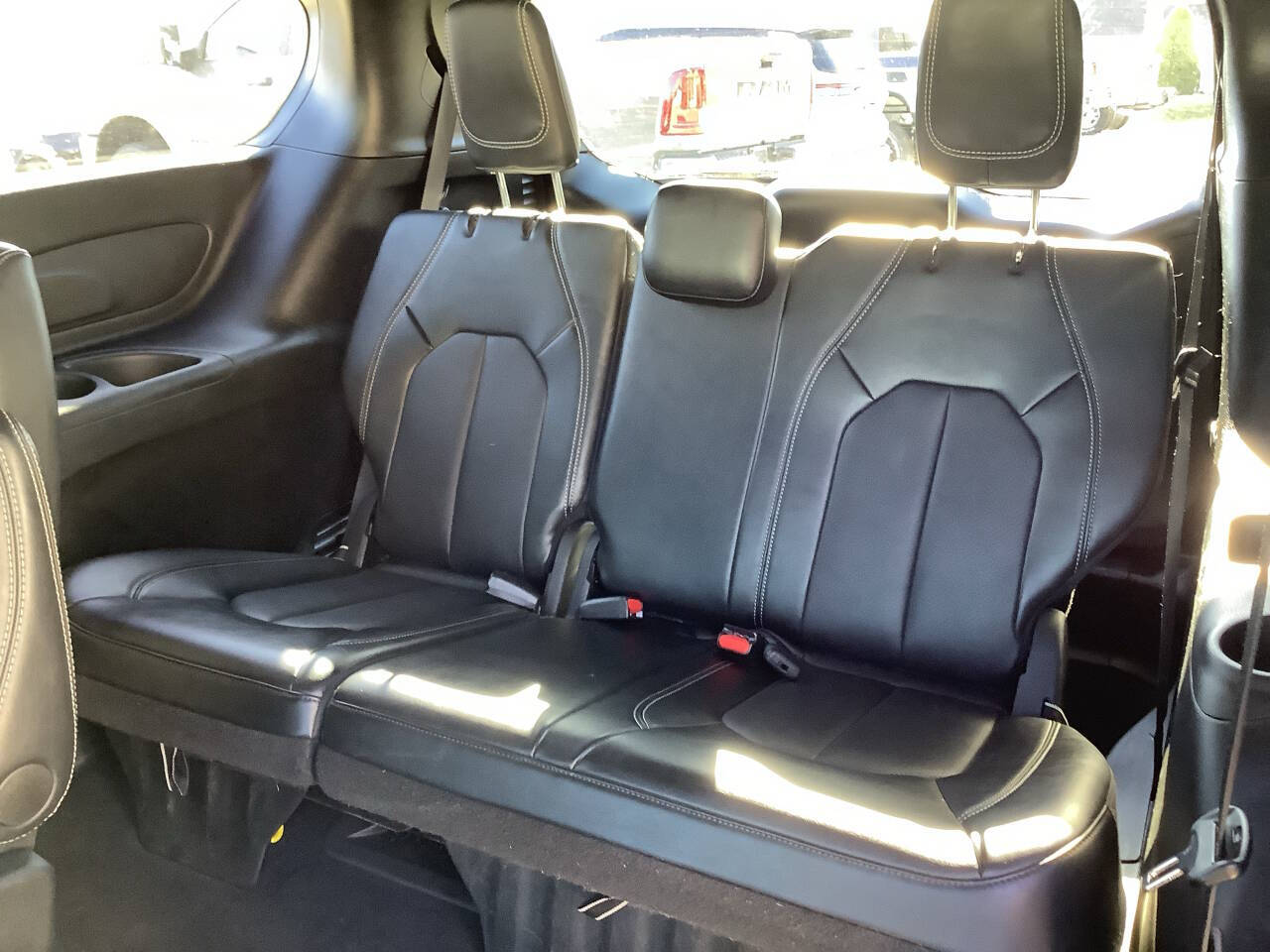 2025 Chrysler Pacifica Select - Photo 29