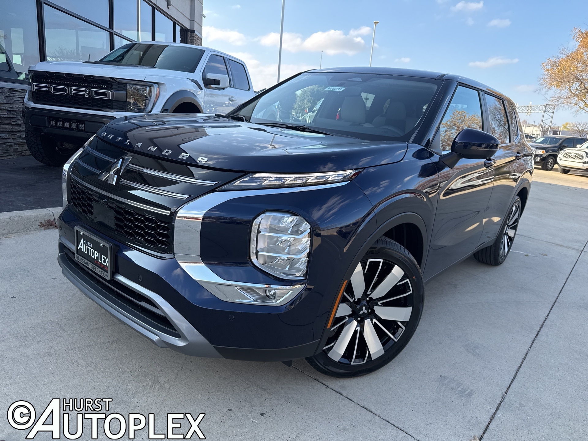 2026 Mitsubishi Outlander SE's photo