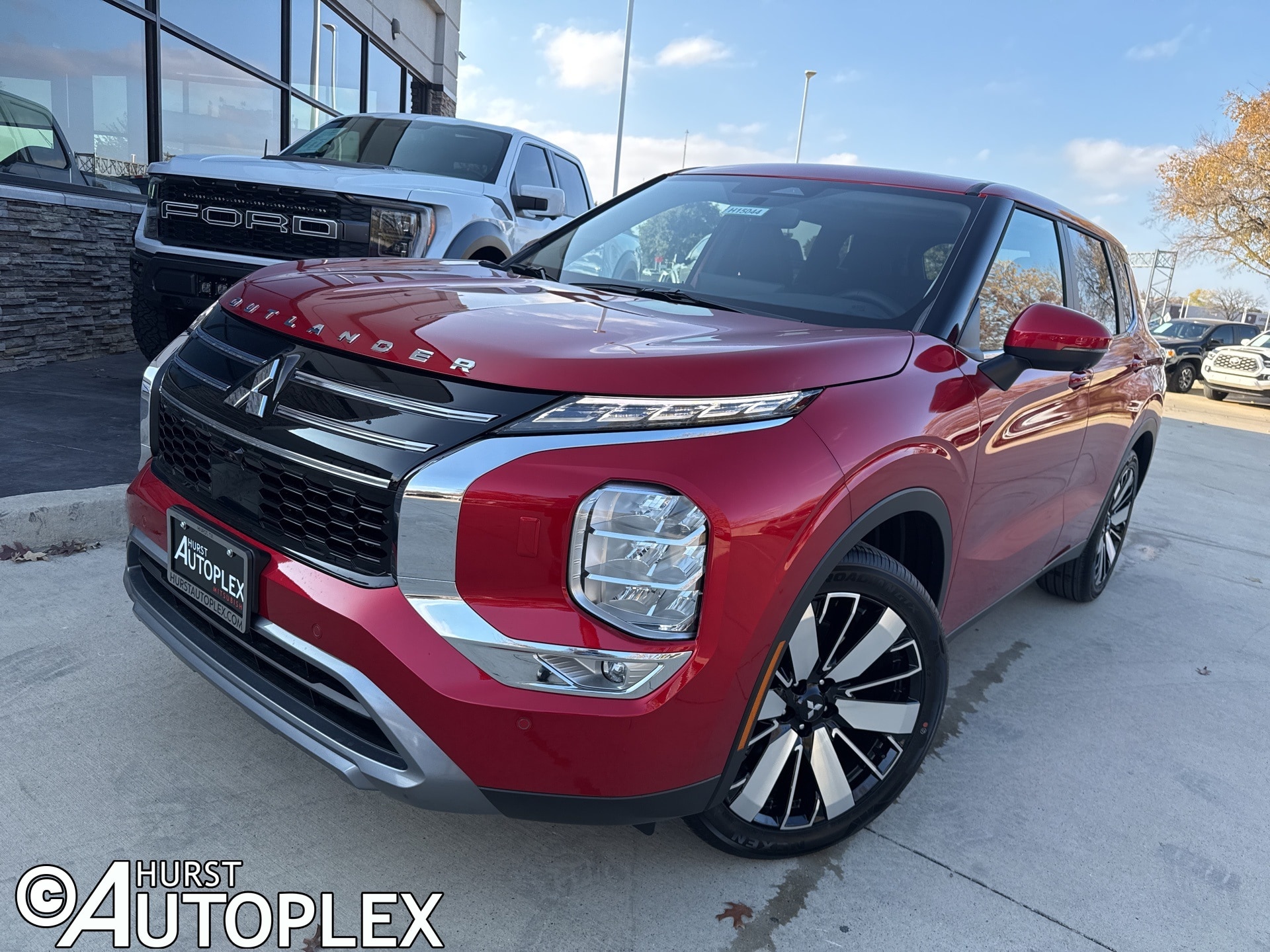 2026 Mitsubishi Outlander SE's photo