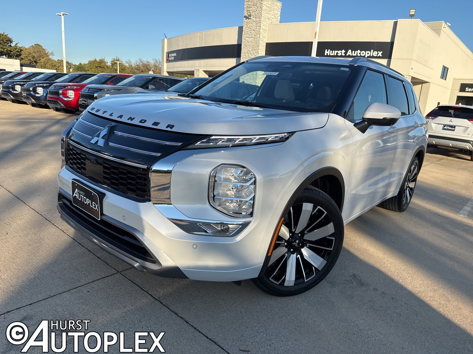 2025 Mitsubishi Outlander SEL's photo