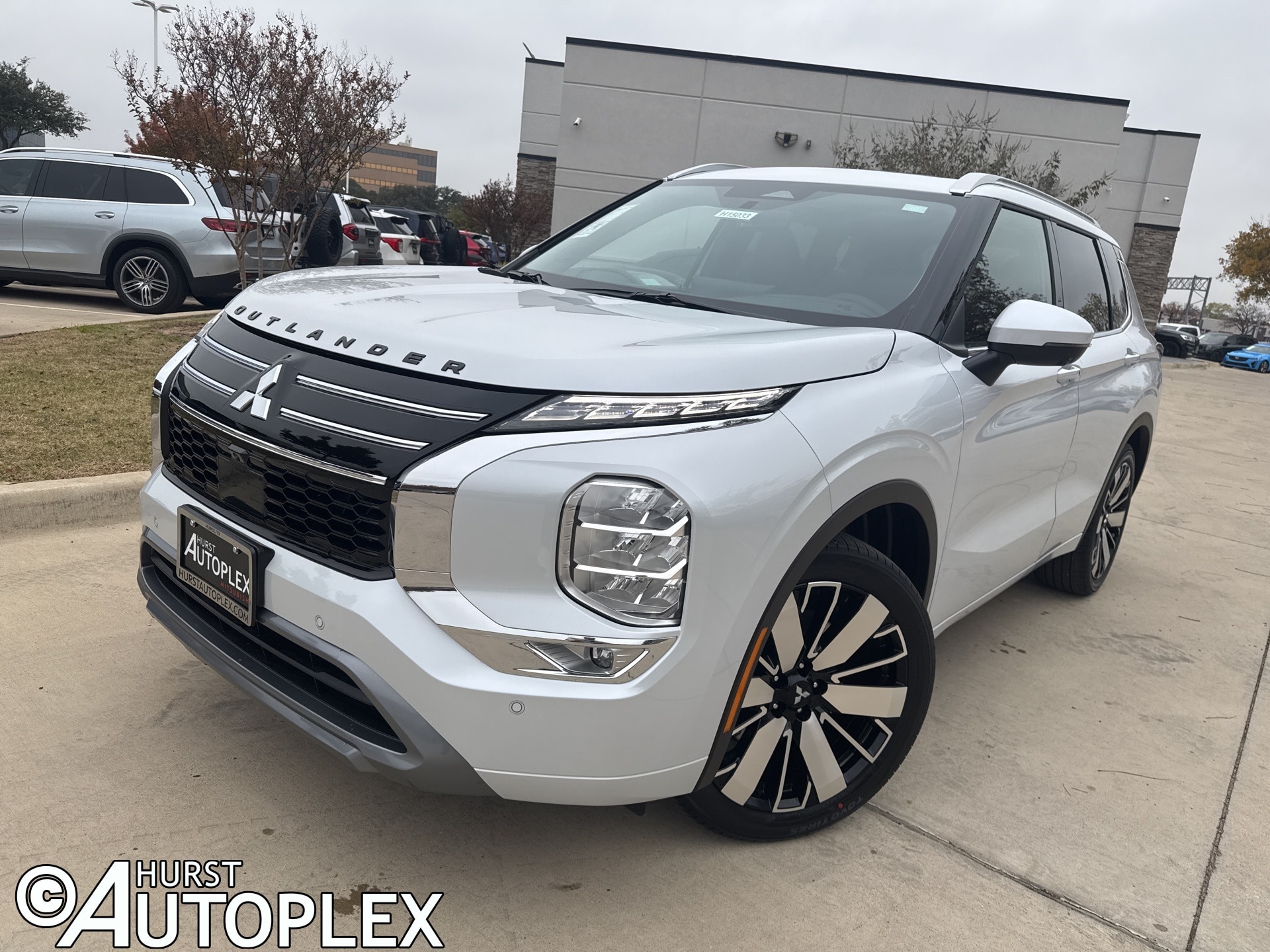 2026 Mitsubishi Outlander SEL's photo