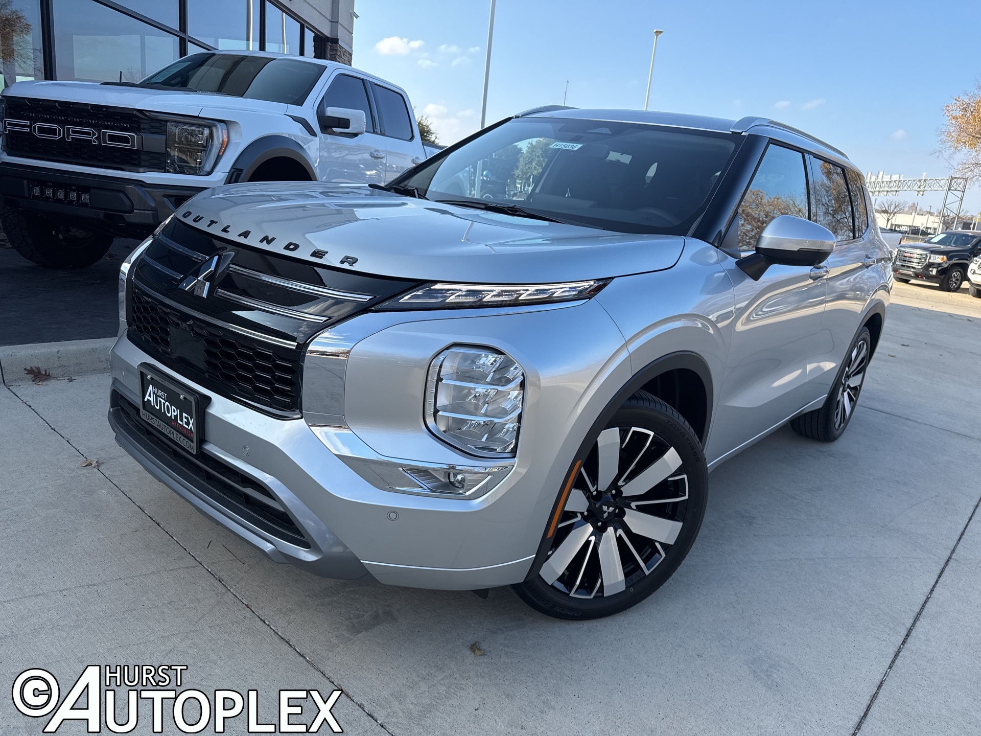 2026 Mitsubishi Outlander SEL's photo