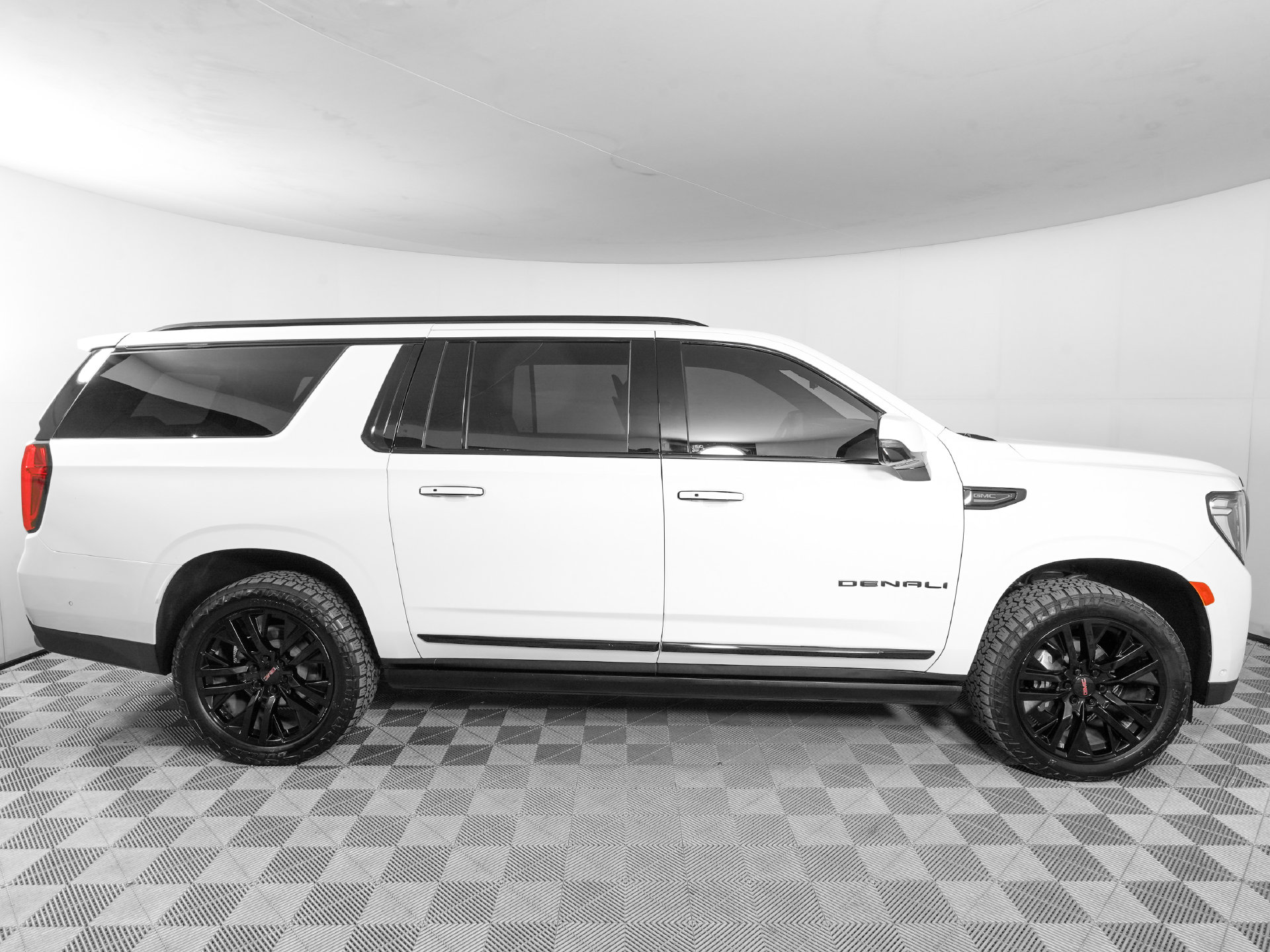 Used 2023 GMC Yukon XL Denali SUV