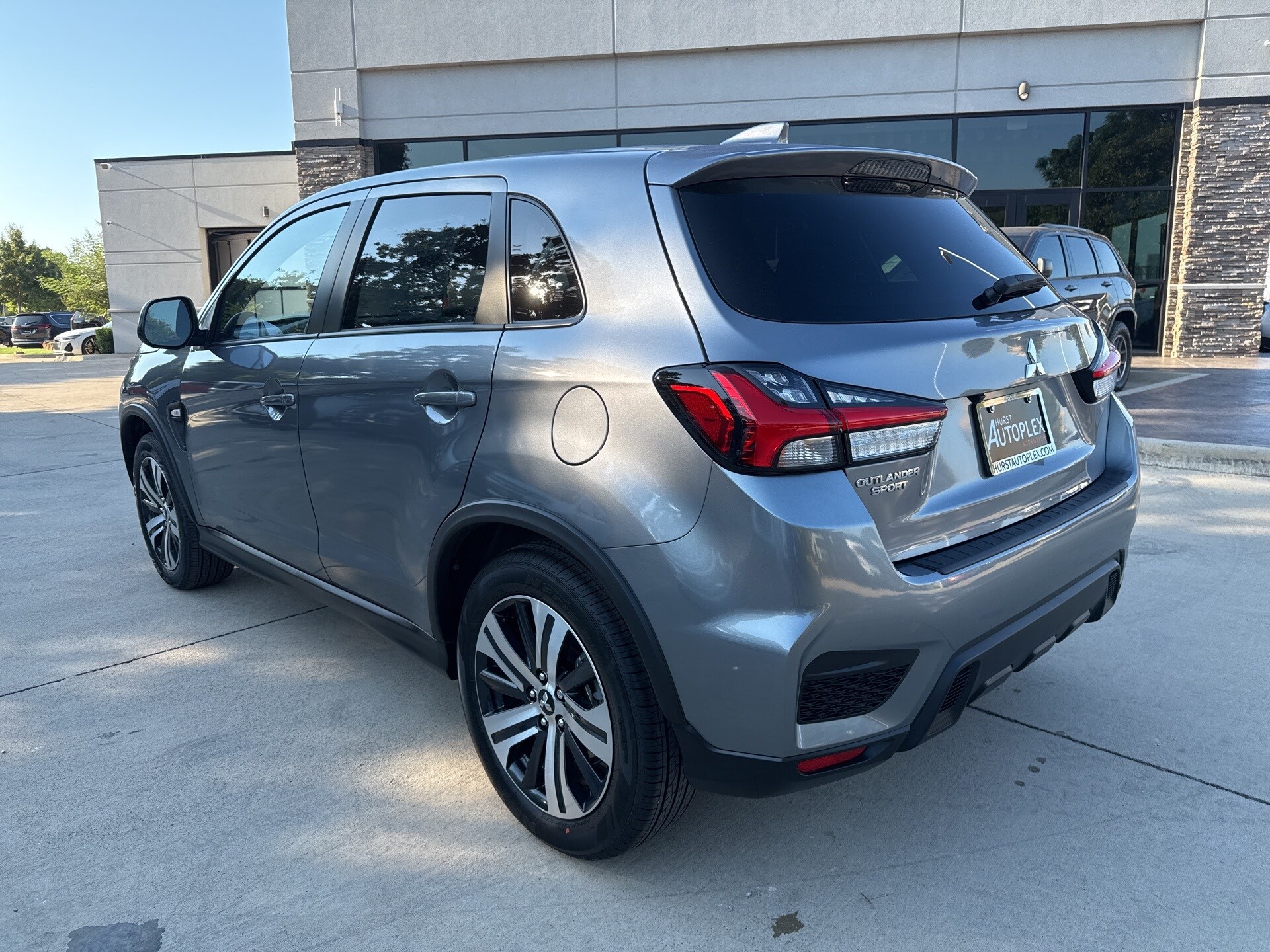 2025 Mitsubishi Outlander Sport ES photo 3