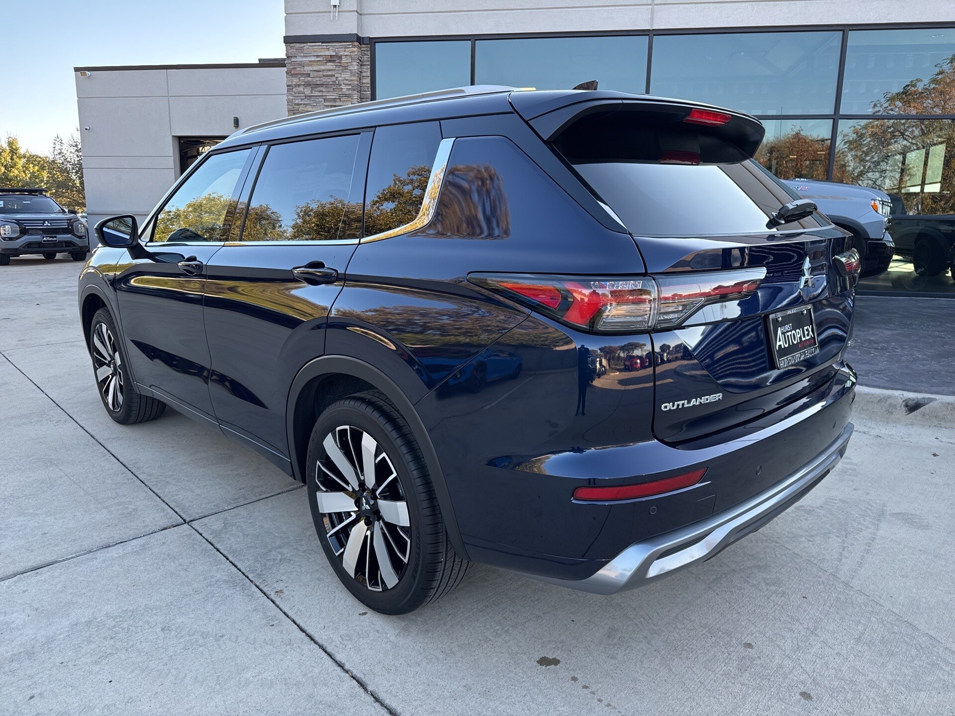 2025 Mitsubishi Outlander SEL photo 3