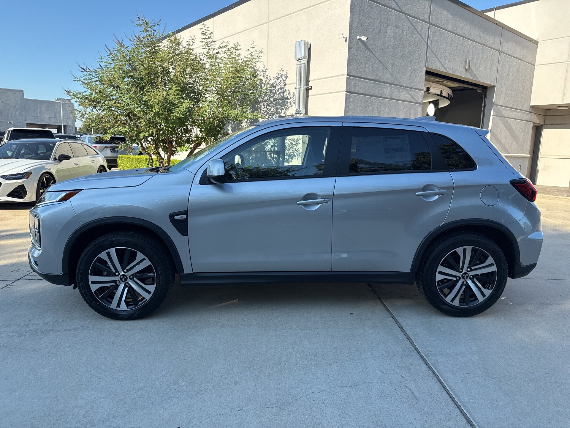 2025 Mitsubishi Outlander Sport ES photo 4