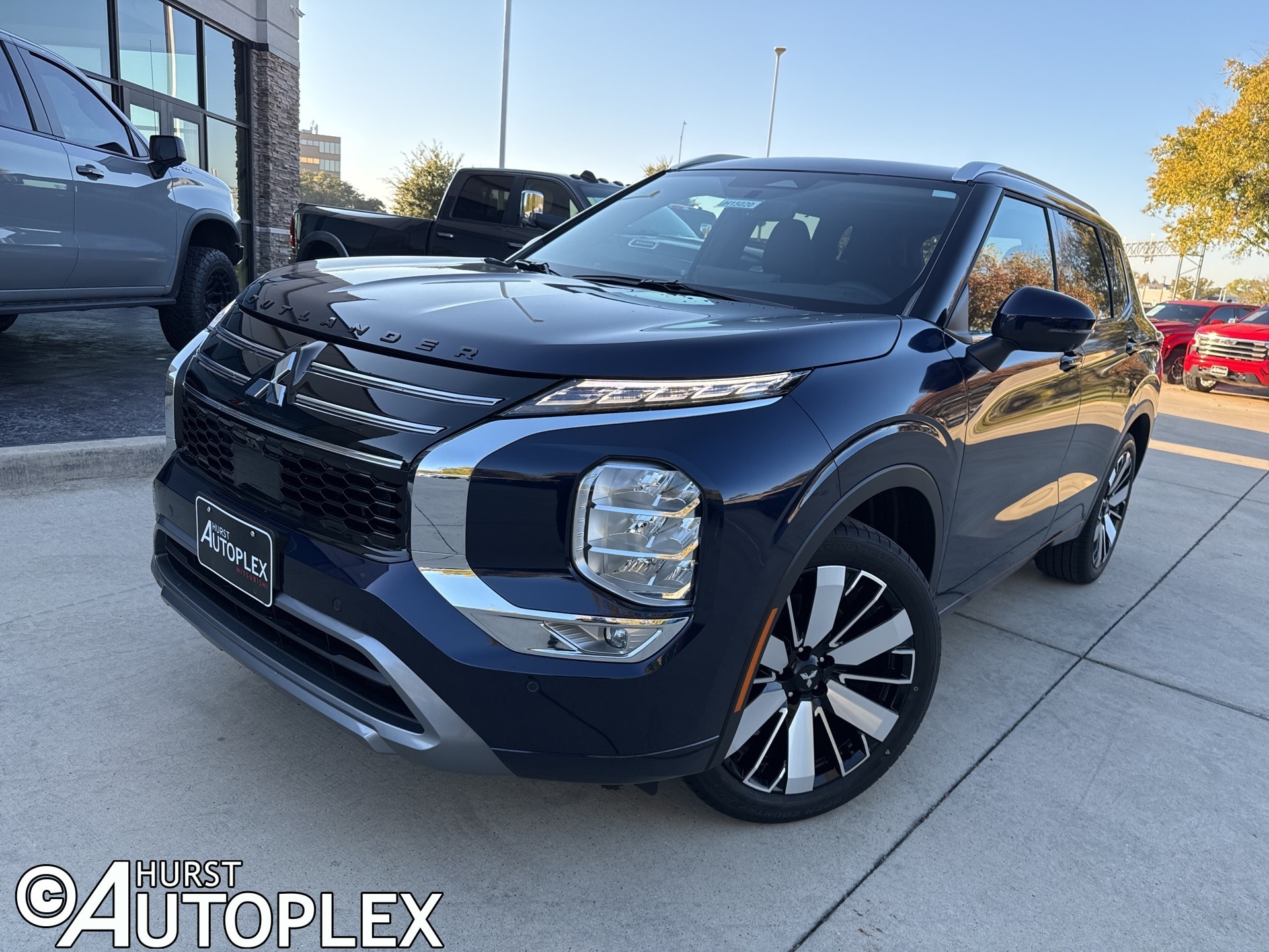 2025 Mitsubishi Outlander SEL's photo