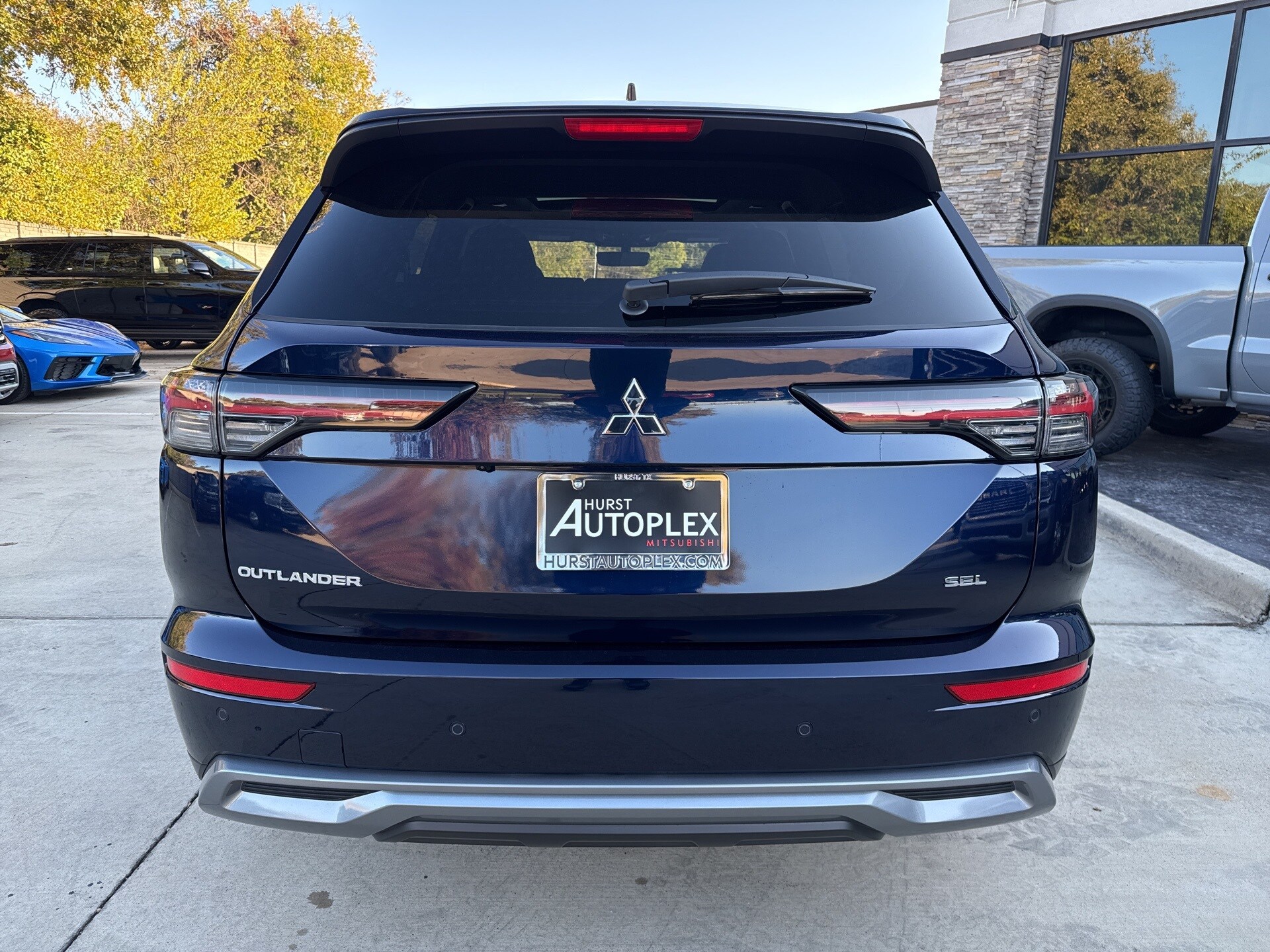 2025 Mitsubishi Outlander SEL photo 2