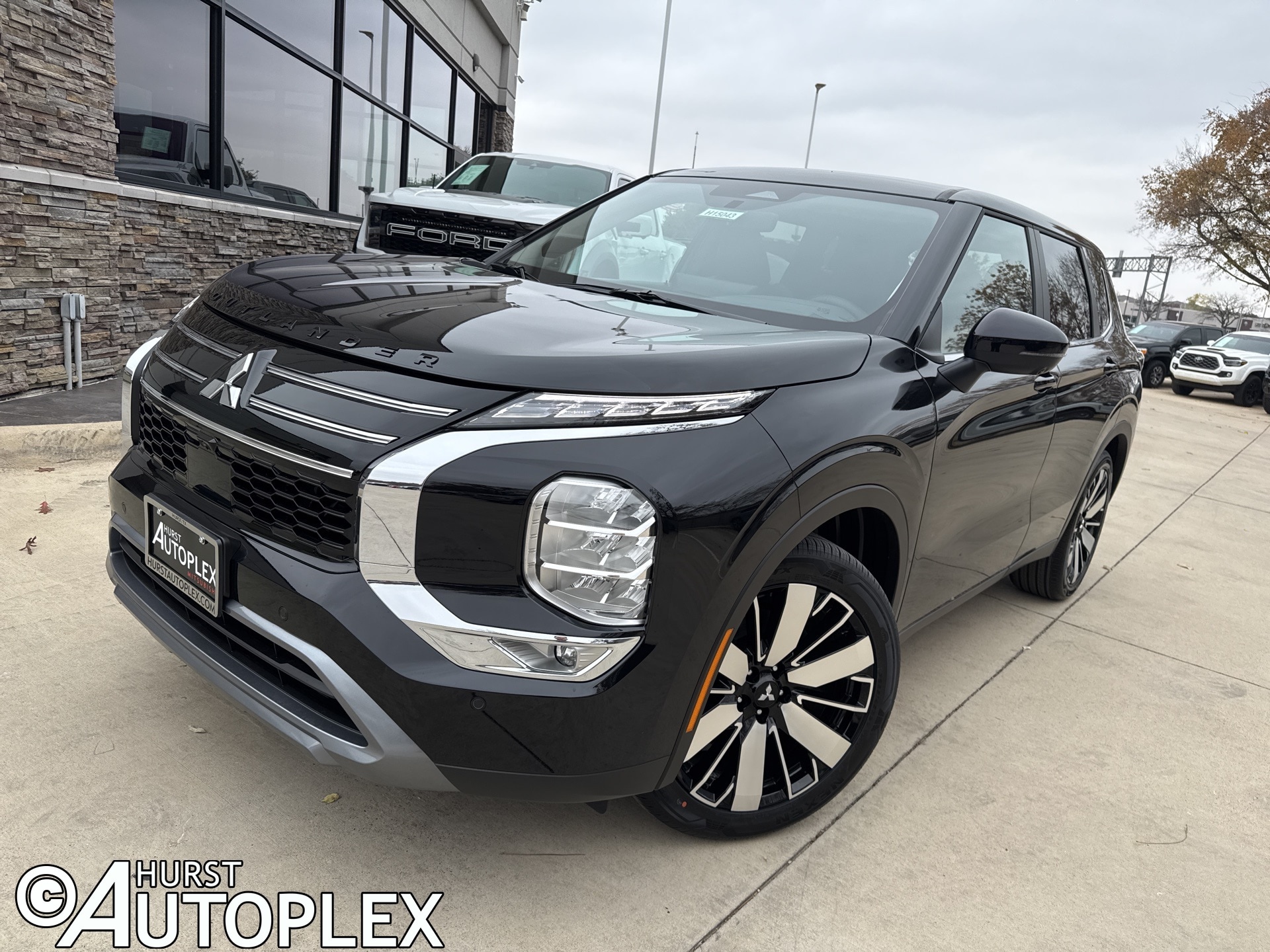 2026 Mitsubishi Outlander SE's photo