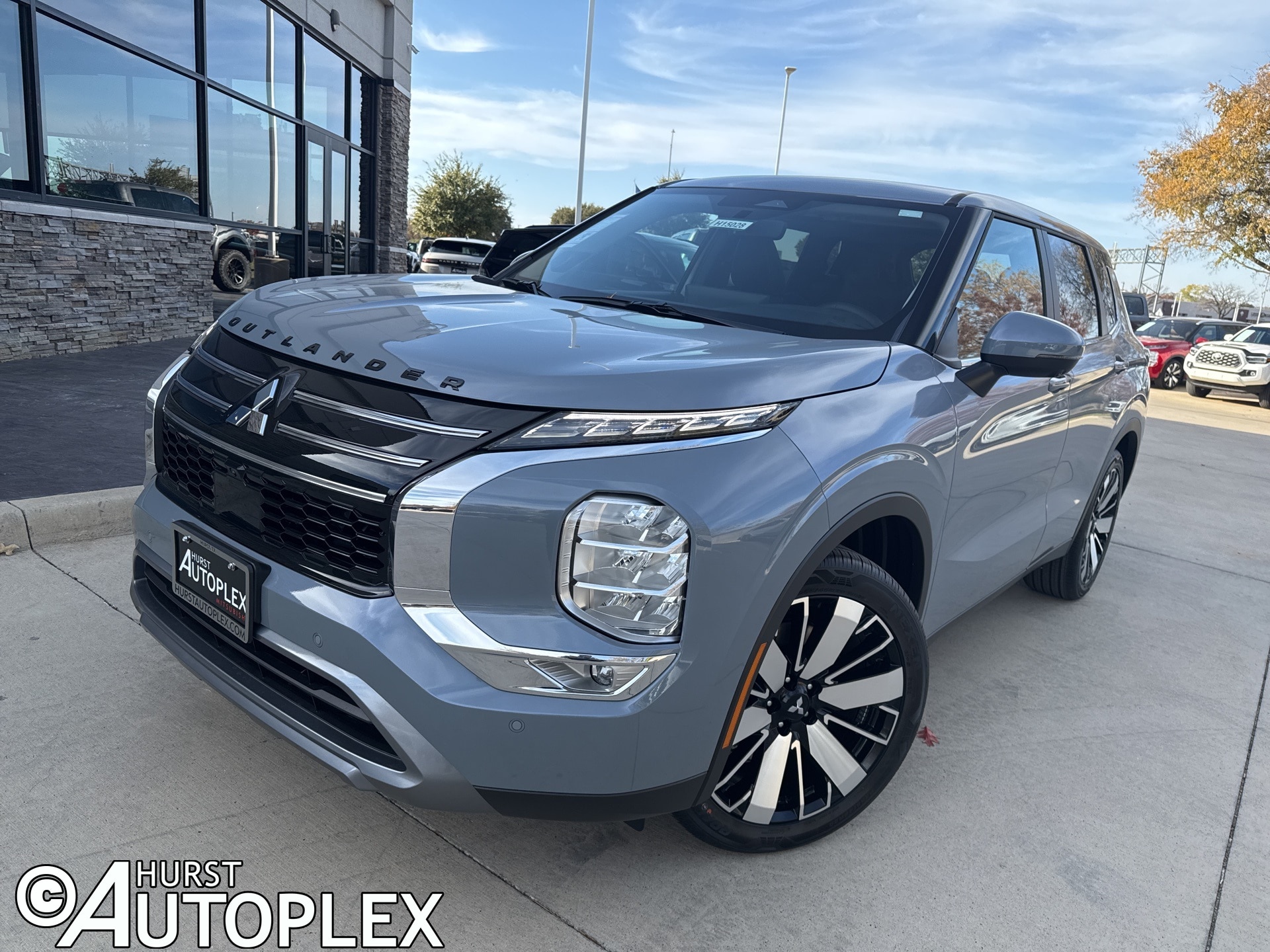 2026 Mitsubishi Outlander SE's photo