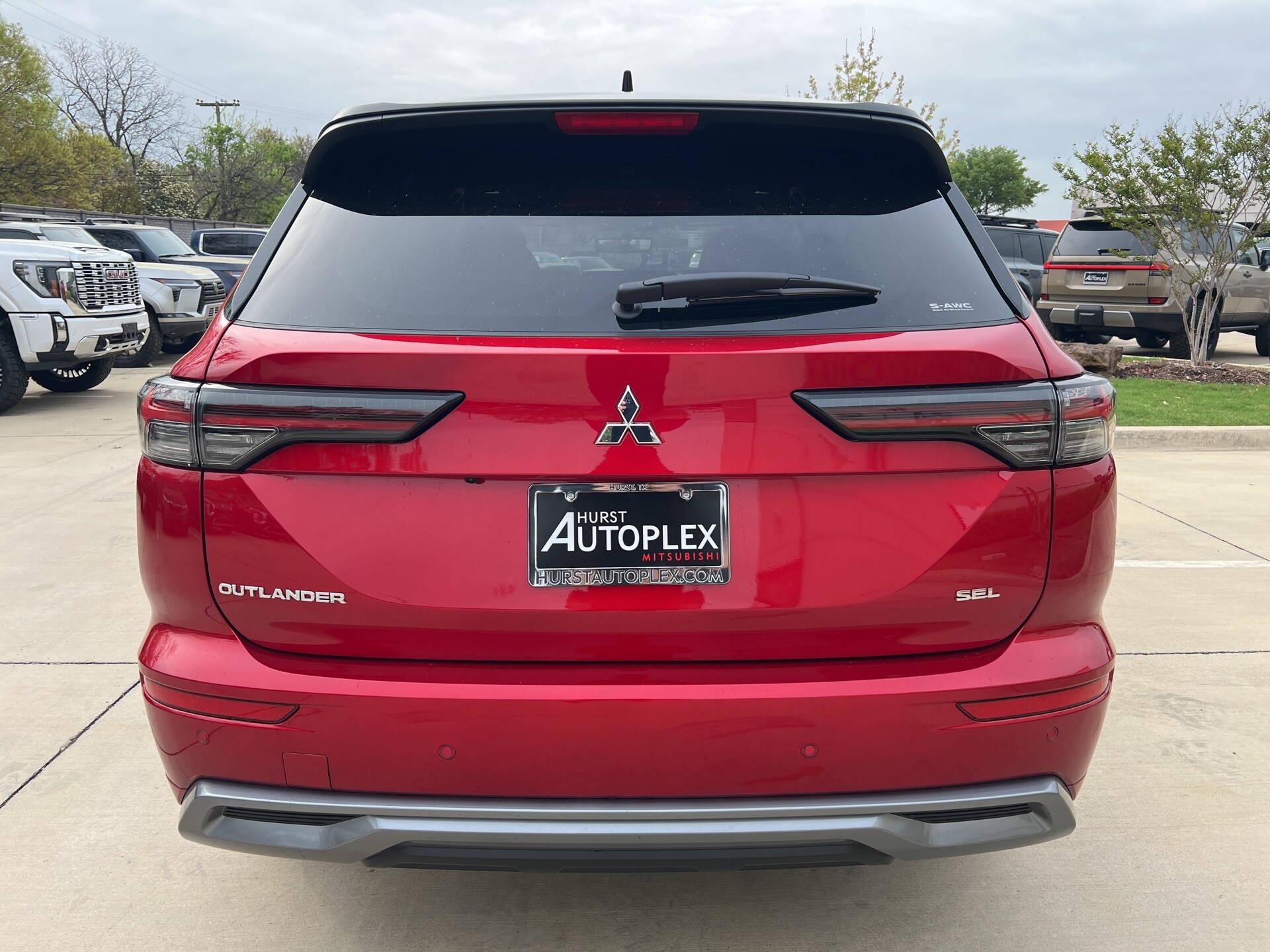 2025 Mitsubishi Outlander SEL photo 2