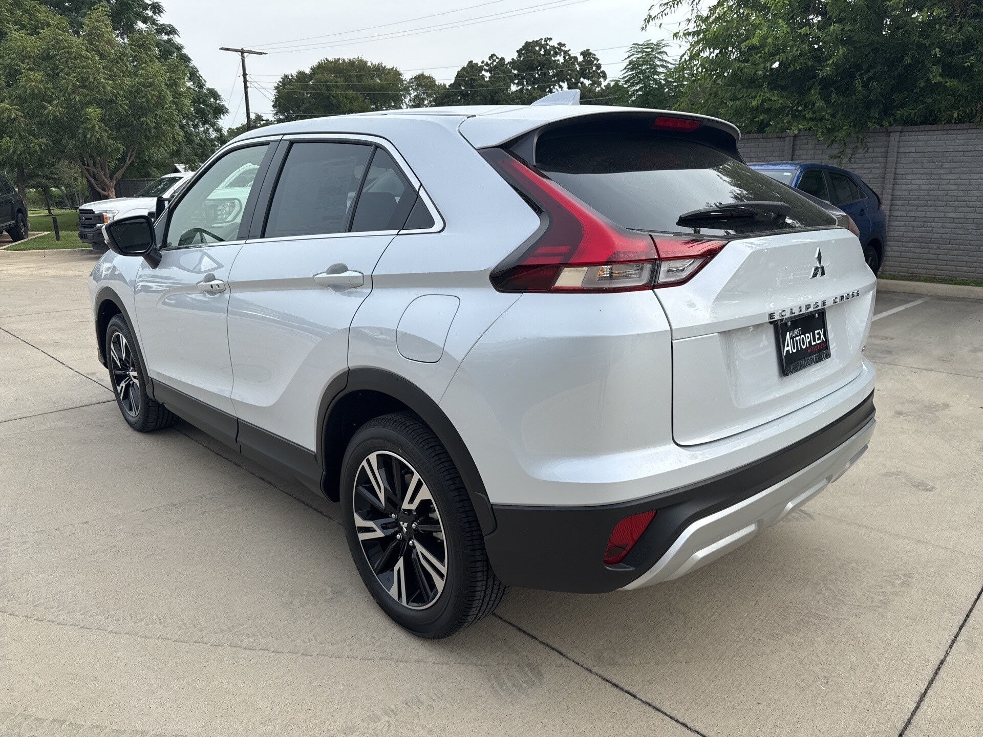 2025 Mitsubishi Eclipse Cross SE photo 2