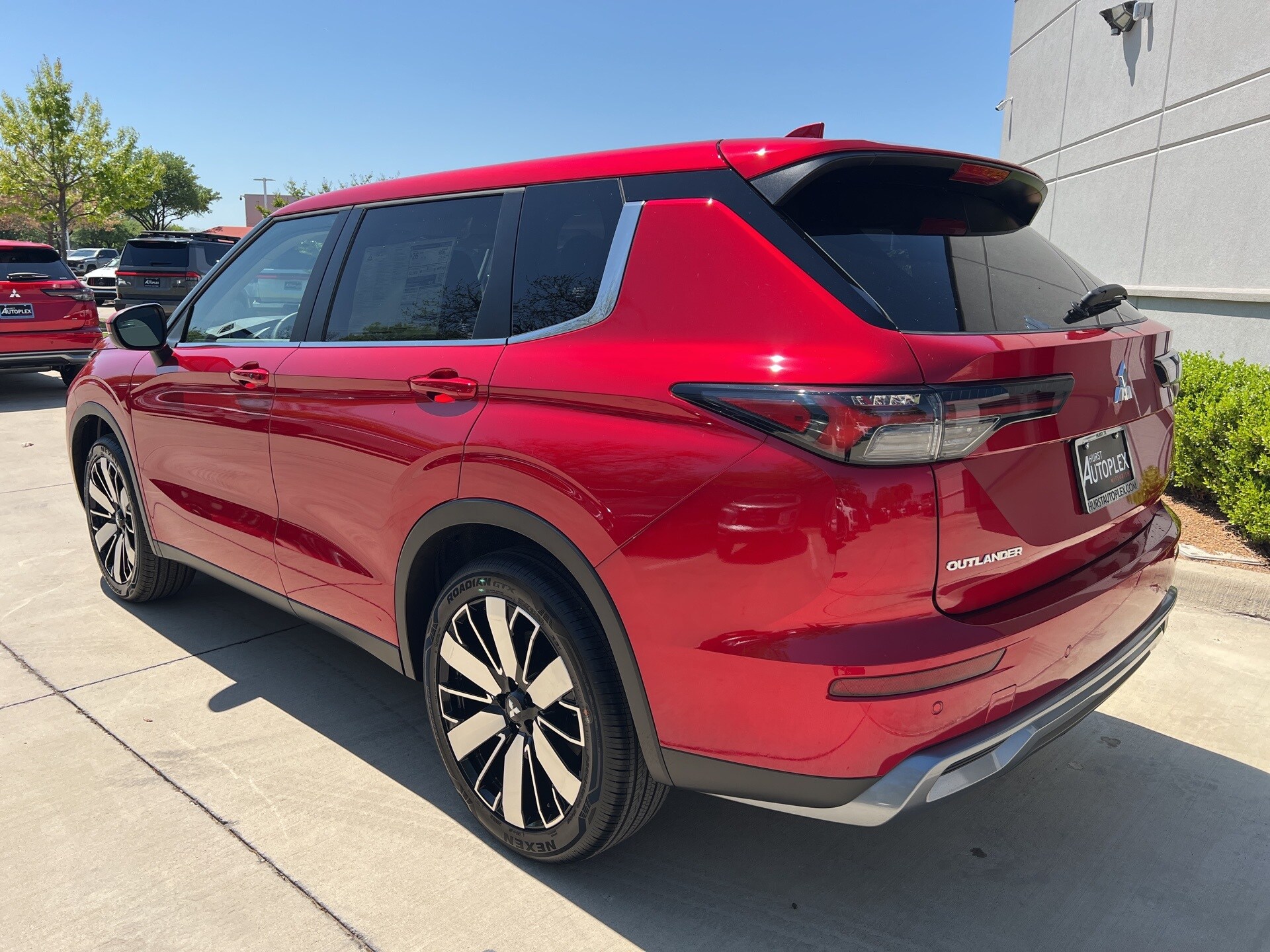 2025 Mitsubishi Outlander SE photo 3