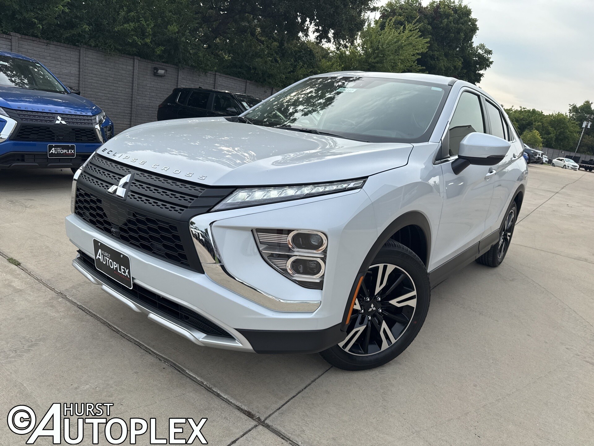 2025 Mitsubishi Eclipse Cross SE's photo