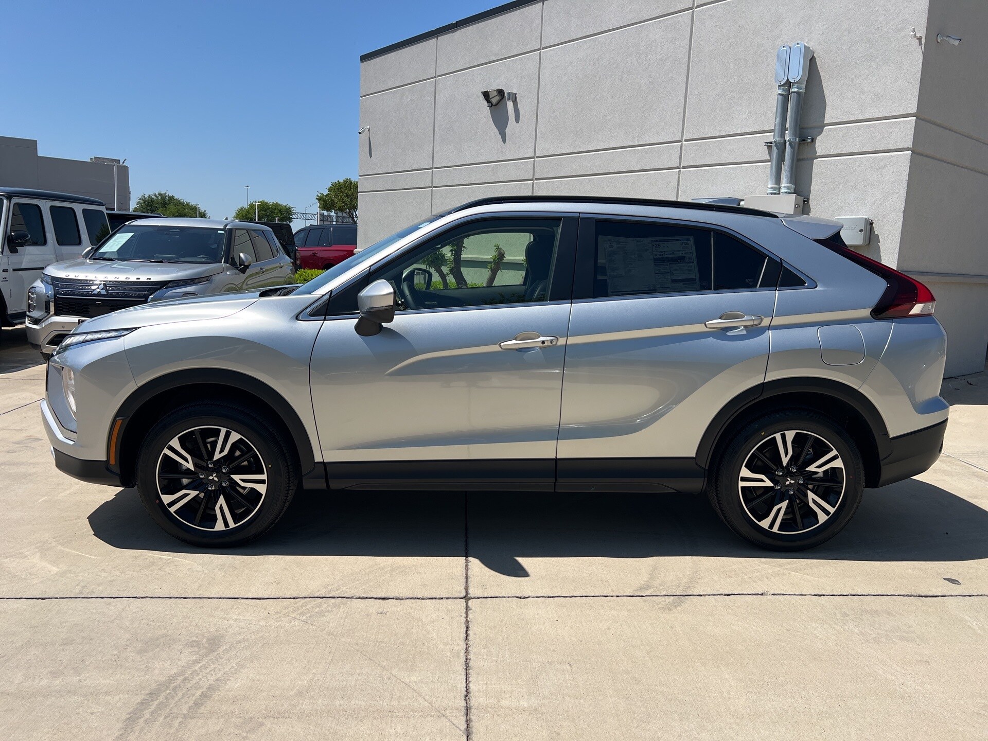 2025 Mitsubishi Eclipse Cross SE photo 4