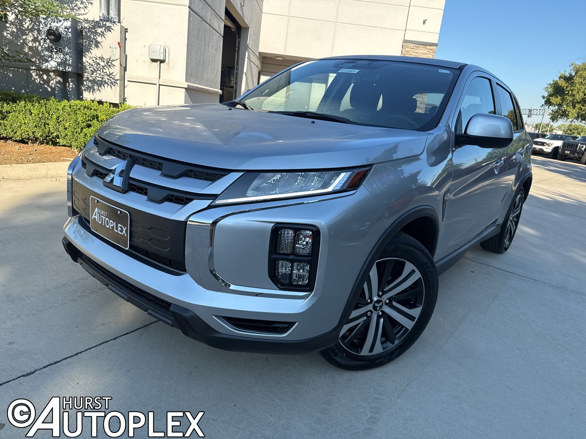 2025 Mitsubishi Outlander Sport ES's photo