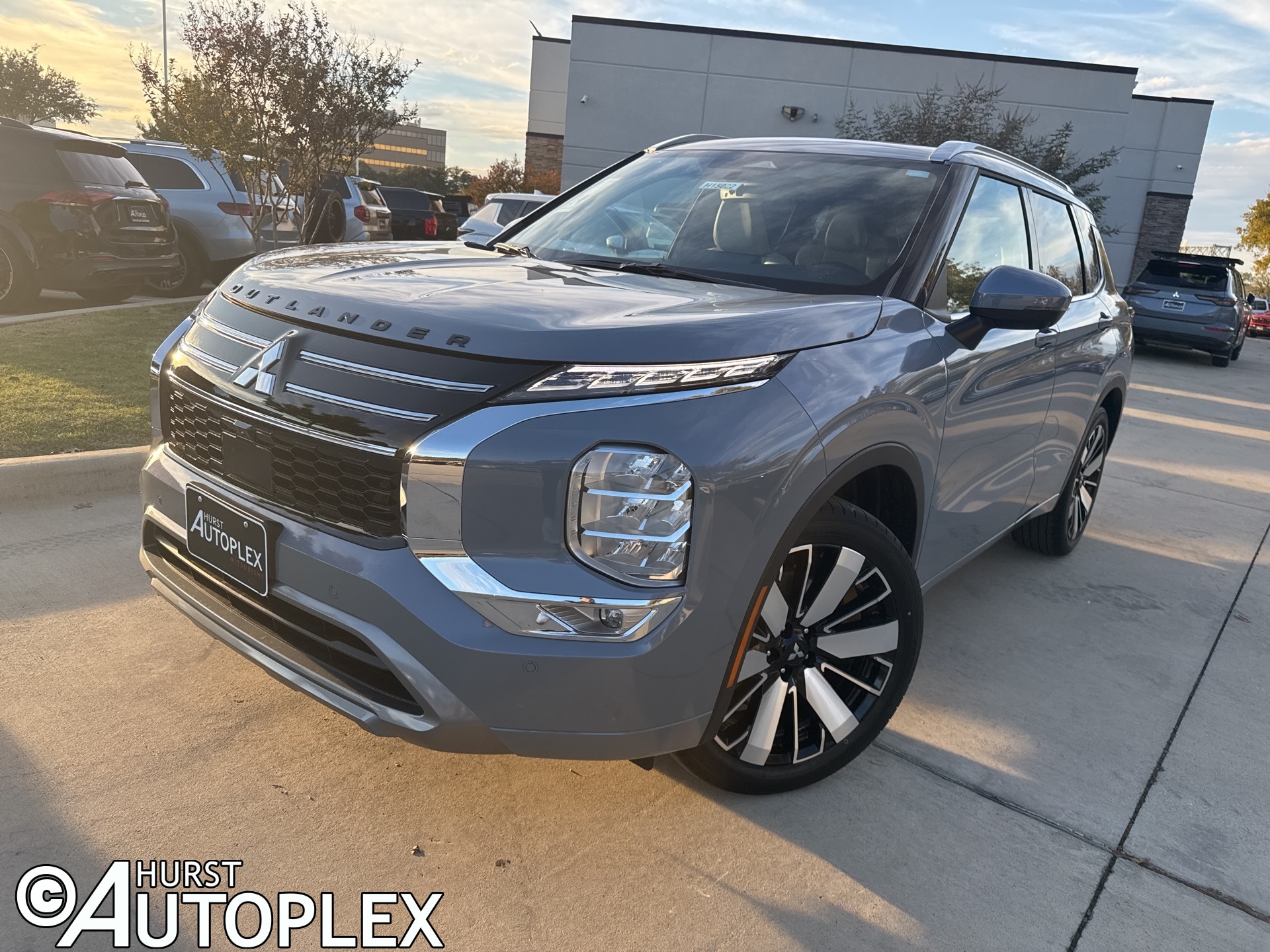 2025 Mitsubishi Outlander SEL's photo