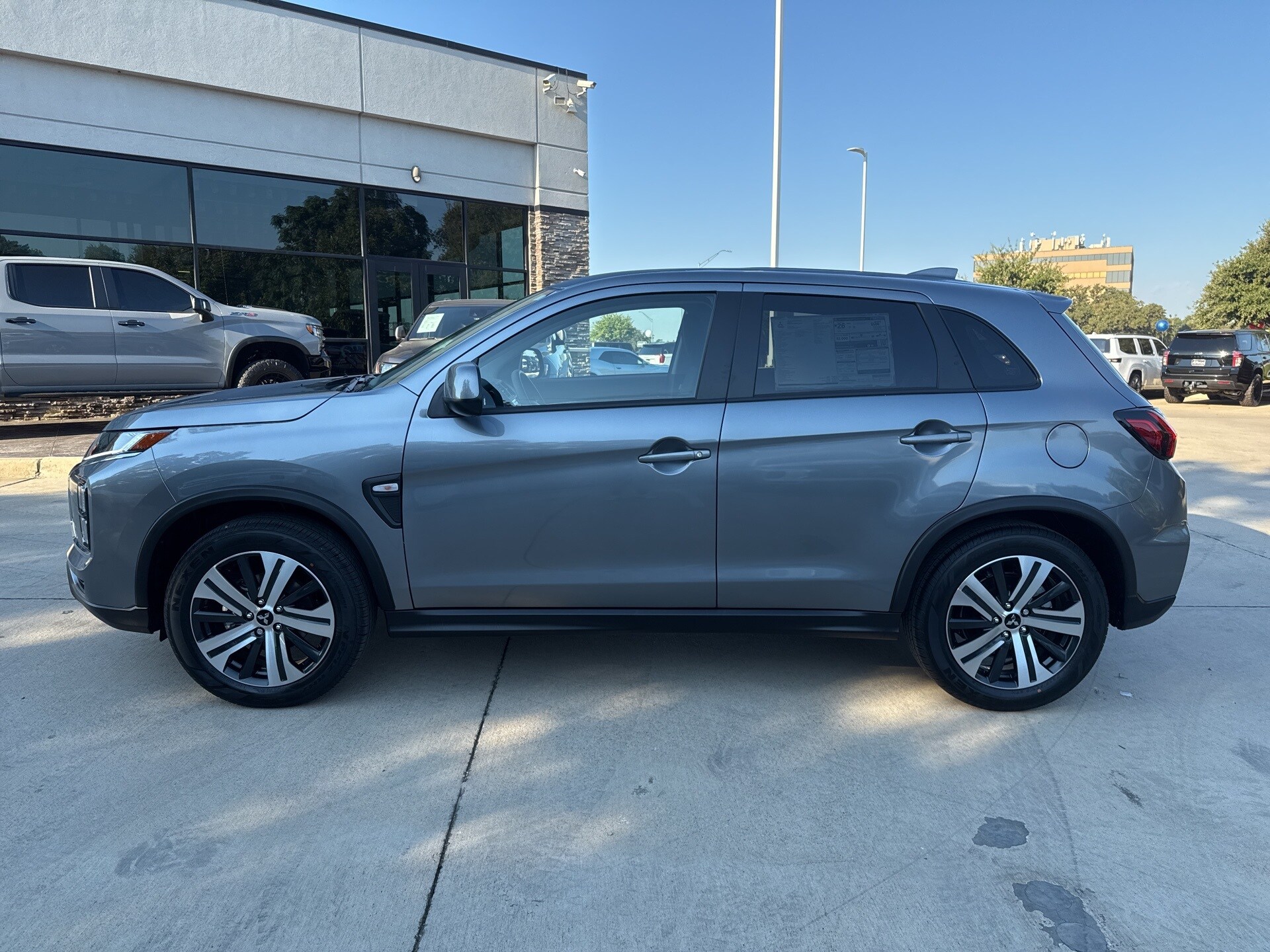 2025 Mitsubishi Outlander Sport ES photo 4