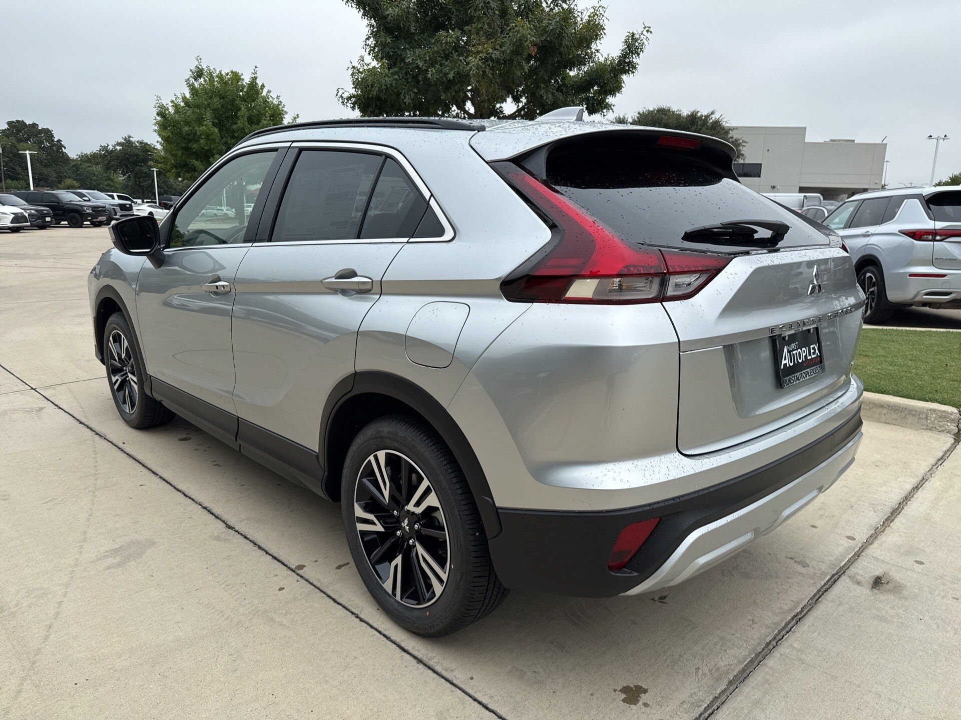 2025 Mitsubishi Eclipse Cross SE photo 3