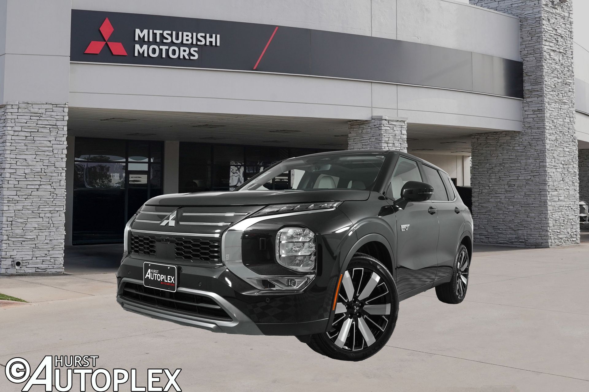New 2026 Mitsubishi Outlander Plug-In Hybrid SE