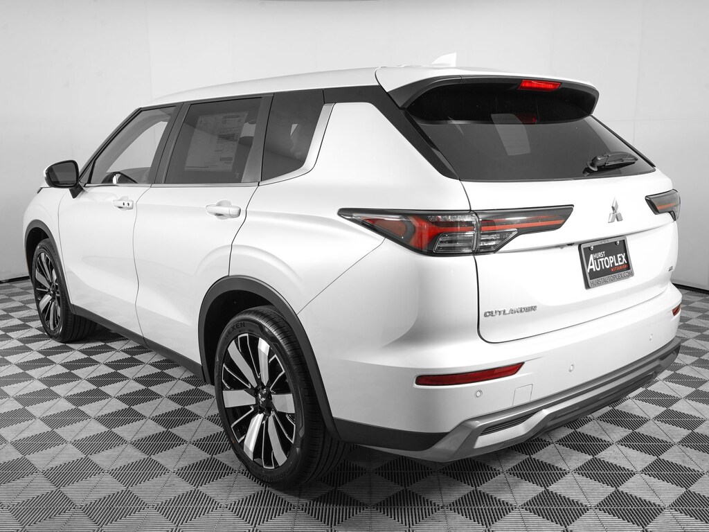 New 2026 Mitsubishi Outlander SE SUV