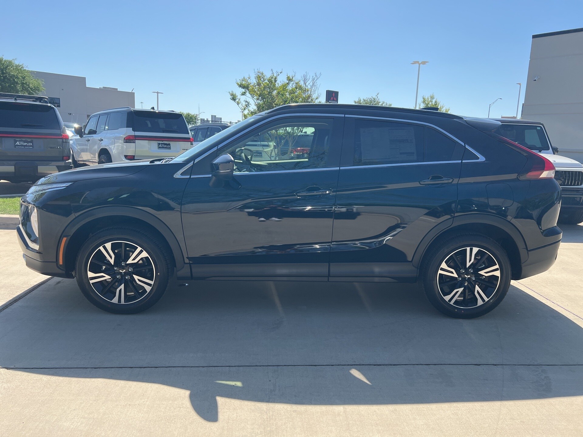 2025 Mitsubishi Eclipse Cross SE photo 4